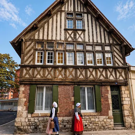De 28 M2 - La Petite Maison Historique Du Centre De *